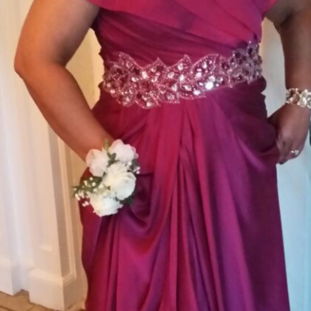 Gown - Picture 2 of 3
